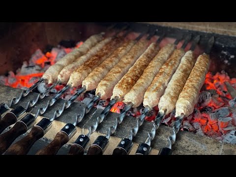 Видео: Сочный люля-кебаб из курицы - пальчики оближешь!