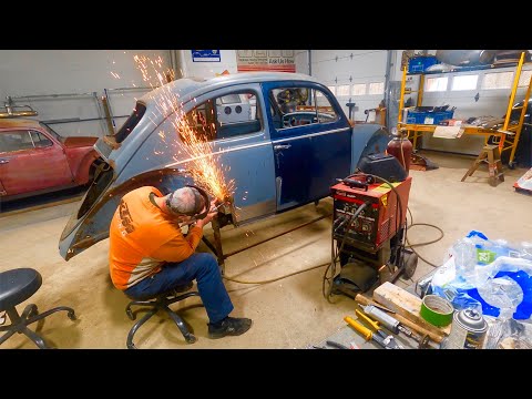 Видео: Реставрация Vw Beetle 1959 года — Исправление ржавых металлических листов на крыльях и колесных а...