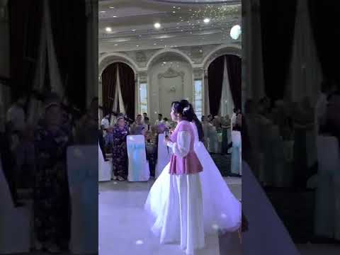 Видео: Қыз ұзату💍👰🏻‍♀️Төрт жеңгесі алып шықты💕