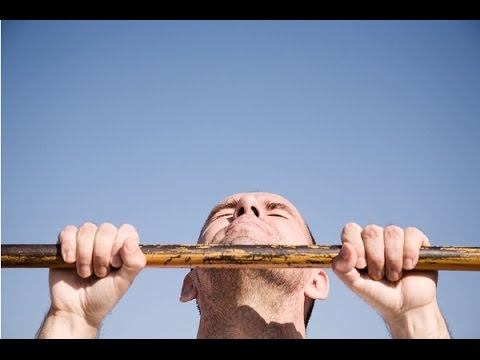 Видео: Как научиться подтягиваться на турнике с нуля? Простые советы