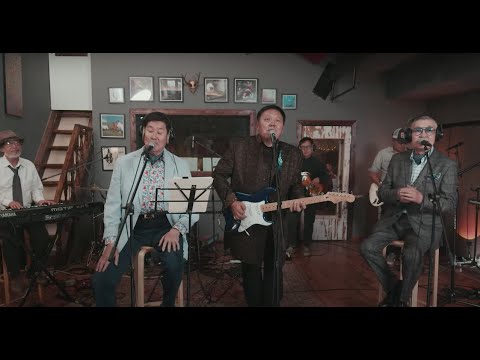 Видео: Инээмсэглэл - Би цас ороход дуртай (live at The Library Records)