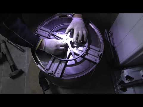 Видео: Одна из лучших стиральных машин.  Замена подшипников в Индезит  и ошибка F08.