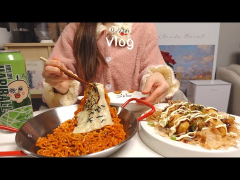 Видео: 🔥Острая лапша Булдак и Такояки |Корейская еда в Хойлдае| Сикхье Ттокбокки, корн-дог, Корея