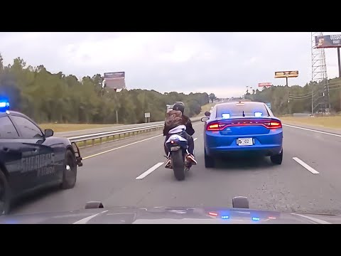 Видео: Самые безумные погони полиции на мотоциклах, снятые на видеорегистратор