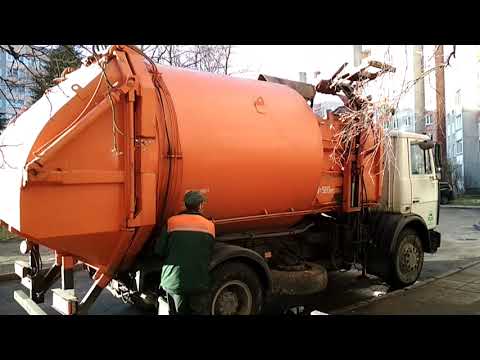 Видео: Мусоровоз собирает мусор. (GARBAGEtruck)/ МАЗ с манипулятором. Вывоз мусора.