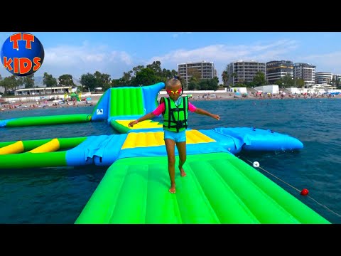 Видео: АКВАПАРК в открытом море и надувной батут на воде Giant Water Inflatable Trampoline
