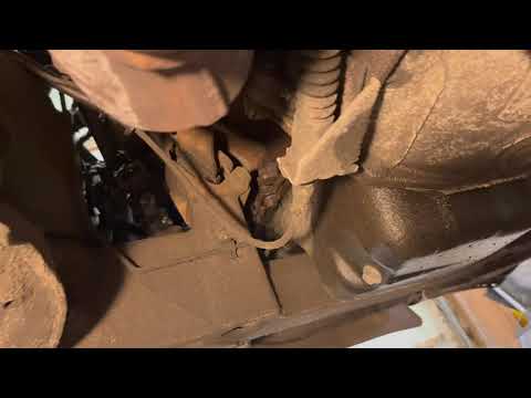 Видео: Замена троса трансмиссии Crown Victoria