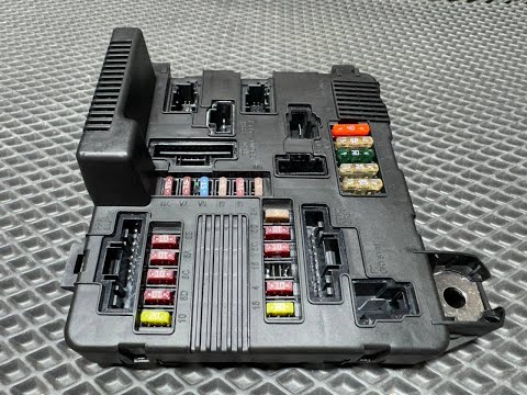 Видео: Блок предохранителей Renault Megane 2 Scenic 2 оем 8200306032/8200306033