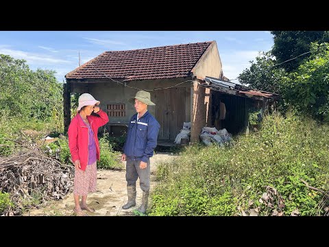 Видео: Пожилая женщина, живущая одна, расплакалась после того, как незнакомцы убрались в ее доме