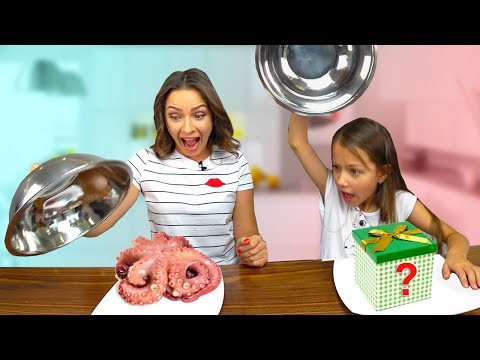 Видео: ОБМАНИ МАМУ Челлендж ЗАМЕНА Mystery Box Cake Switch Up Challenge / Вики Шоу 13+