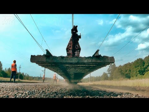 Видео: Как укладывают Ж/Д пути