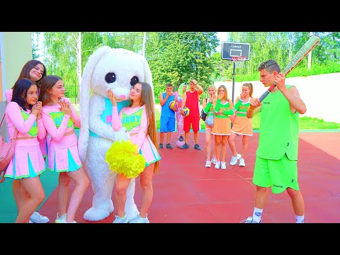 Видео: ТАЛИСМАН ЗАПАЛ НА ДИАНУ!!! БАСКЕТБОЛИСТ РЕВНУЕТ!! КТО ПРЯЧЕТСЯ ПОД КОСТЮМОМ ТАЛИСМАНА?