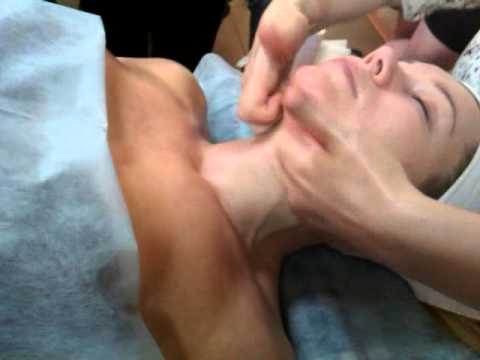 Видео: Косметический массаж лица (зан.4 школа Надежды Ким)