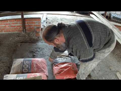 Видео: Заливаем полы в коровнике бетономешалкой "МиК БМ- 180"