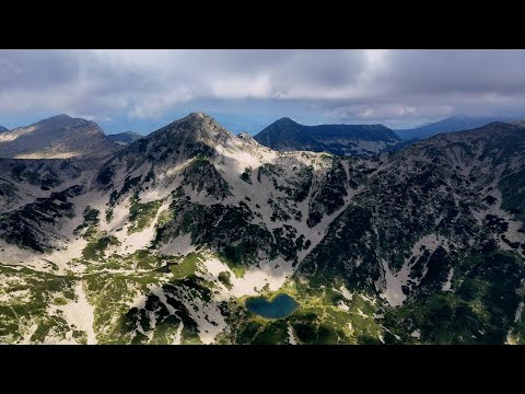 Видео: Сърцето на Пирин: Муратово езеро  и Муратов връх | Muratovo Lake the Heart of Pirin 4K Drone Video