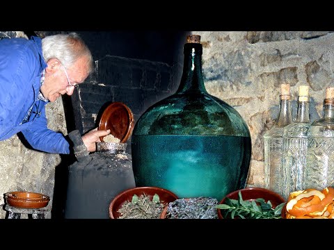 Видео: Сделайте aguardiente из вина и специй. Разработка в традиционном перегонном кубе