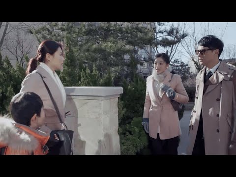Видео: Обманчивый муж встречает бывшую через 2 года – видит ребёнка, срывается!