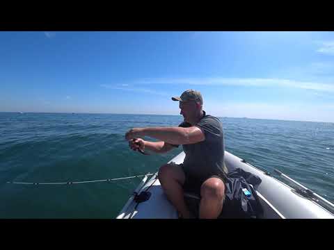 Видео: Морская рыбалка с лодки.Бычок прёт