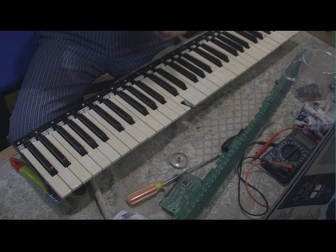 Видео: Yamaha PSR 550 ремонт и очистка