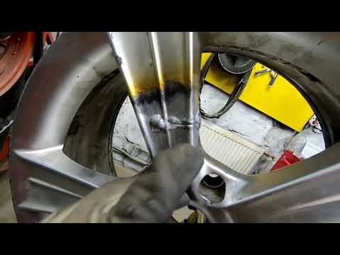 Видео: TIG сварка спицы алюминиевого авто диска, с пояснениями. Automašīnas diska spieķa metināšana.