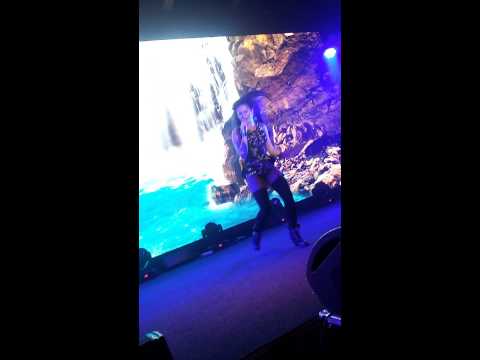 Видео: нюша цунами живой звук