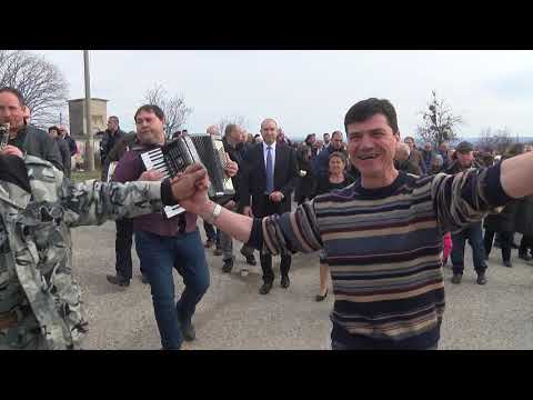 Видео: Президентът Румен Радев участва в ритуал по зарязване на лозата в Ивайловград