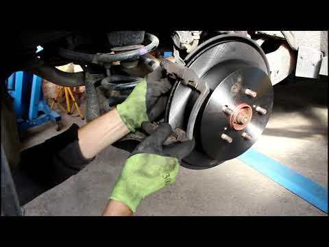 Видео: Замена задних тормозных дисков и тормозных колодок на Lexus RX 350 Лексус 2014 года