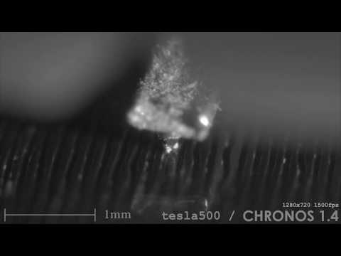 Видео: Микроскопия замедленной съемки с помощью иглы фонографа