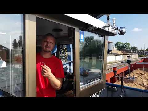 Видео: Без монтожа. Баржа как там внутри. Капитан Ричка. Loco.