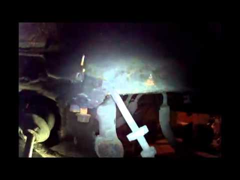 Видео: Снятие верхнего рычага VW T4. 701407021C, 701407022C.