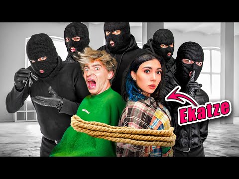 Видео: Мои друзья в ЗАЛОЖНИКАХ!***30 минут чтобы их спасти***