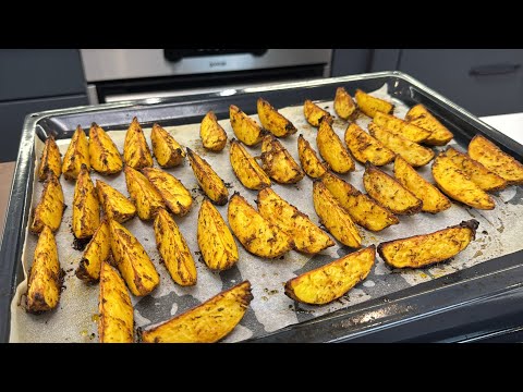 Видео: Як смачно запекти КАРТОПЛЮ у духовці 🥔Готую так ЗАВЖДИ ! По Селянськи