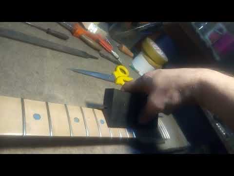 Видео: Fender Jaguar- Jazzmaster 1-я часть. Работа над грифом..