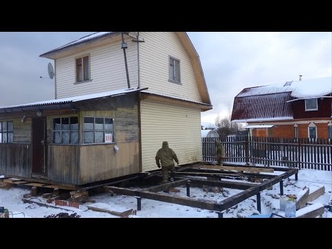 Видео: Подъем, передвижка и установка дома на новый фундамент.