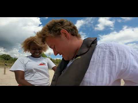 Видео: Как зарабатывают частные пилоты на острове?