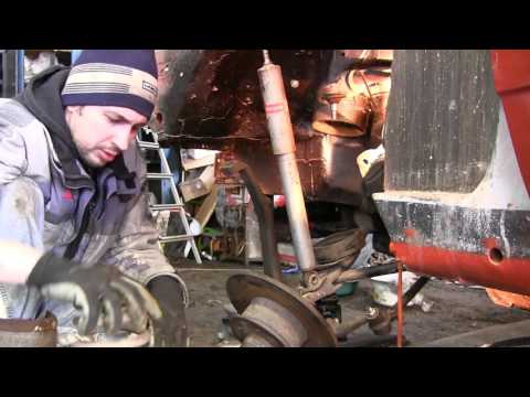 Видео: Замена передних пружин с помощью струпцин на w123