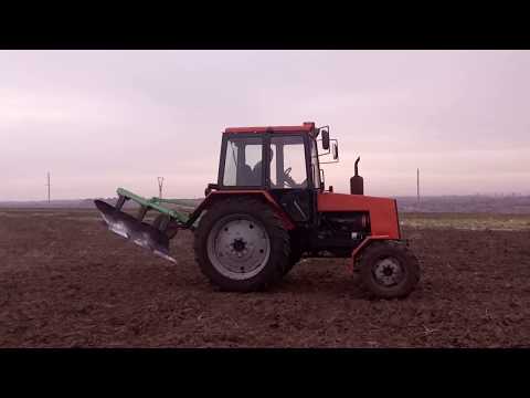 Видео: Плуг Бомет 3-30. Испытание плуга на тракторе Т-40 АМ на засушенной почве.