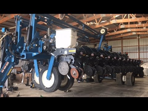 Видео: Техника на ферме Рика Бибера