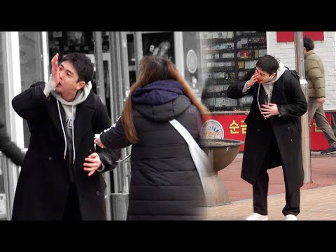 Видео: Почему бы вам не увидеть студента колледжа, у которого внезапно пошла кровь из носа?