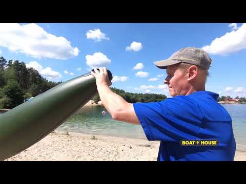Видео: Как не утонуть при пробоине катамарана | How not to drown when a catamaran breaks through BOATHOUSE