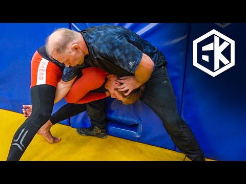 Видео: ЛУЧШИЙ приём при БОРЬБЕ У СЕТКИ! от МС СССР по Вольной Борьбе