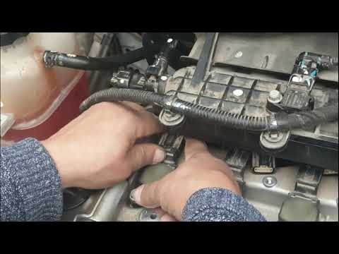 Видео: Chevrolet Spark замена свечей,оценка состояния старых свечей.