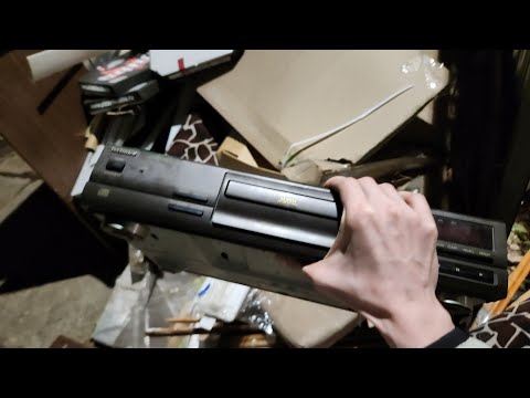 Видео: НАШЁЛ НА ПОМОЙКЕ CD ПРОИГРЫВАТЕЛЬ TECHNICS - обзор и первое включение