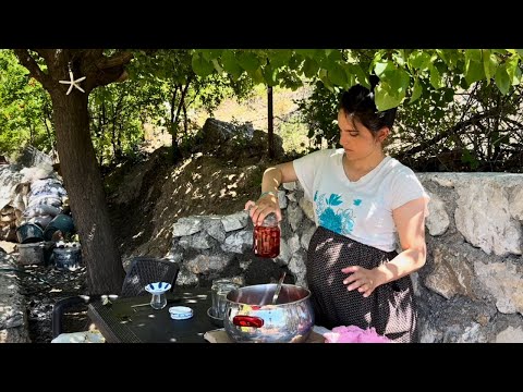 Видео: Варим варенье из свежей клубники / Повседневная жизнь в горной деревне