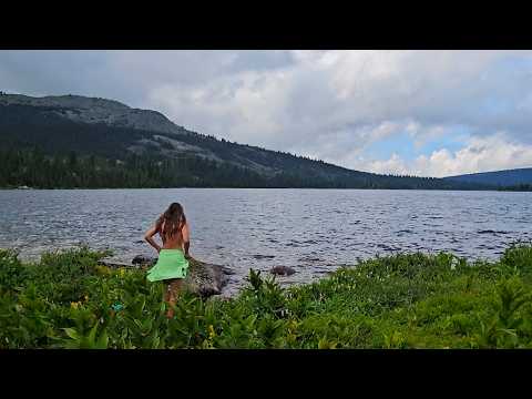 Видео: ОДНА в ДИКОЙ ГОРНОЙ ТАЙГЕ. КУПАЮСЬ в ЛЕДЯНЫХ ОЗЁРАХ. ЕРГАКИ. Часть 3