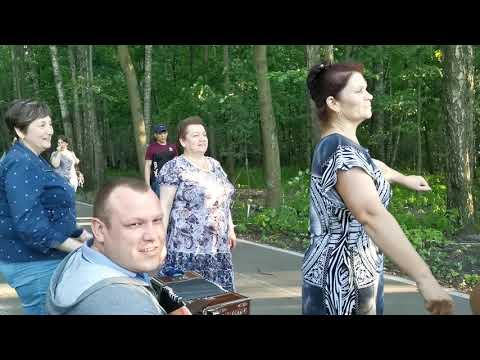 Видео: Измайловский пятачок, Весёлые частушки под гармонь в Измайлово