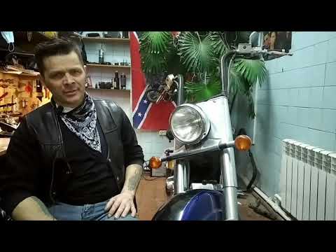 Видео: Ремонт мотоцикла Suzuki Intruder 1500 LC. Часть 13. Установка двигателя в раму.