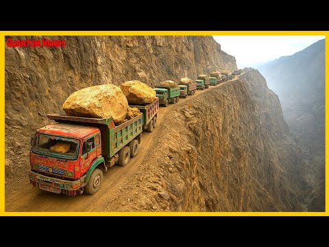 Видео: Опасные грузовики перевозят гигантские камни на пакистанском мраморном заводе — @AmazingExperts