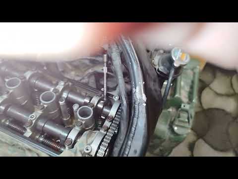 Видео: Регулировка клапанов Кавасаки Ниндзя zx 9r. 1996г. Для начинающих