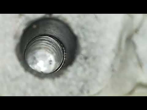 Видео: Volkswagen Golf VI восстановление резьбы крепления